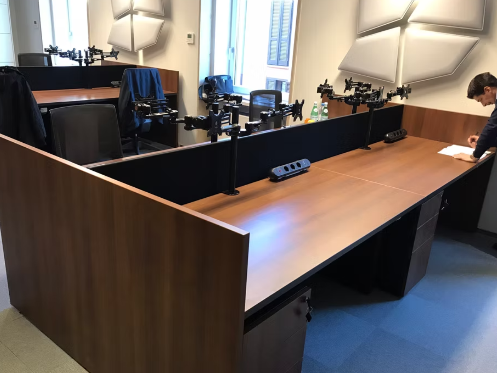 Milan office furniture delivery